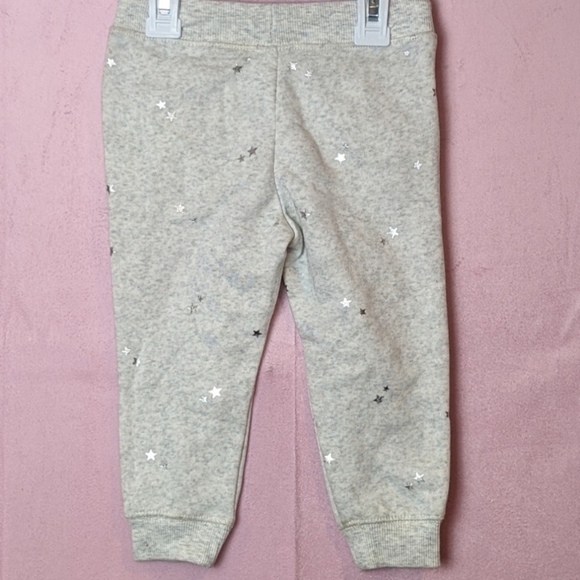OshKosh B'Gosh Heather Gray Silver Star Print Joggers with Pockets 24 Months - Picture 2 of 5